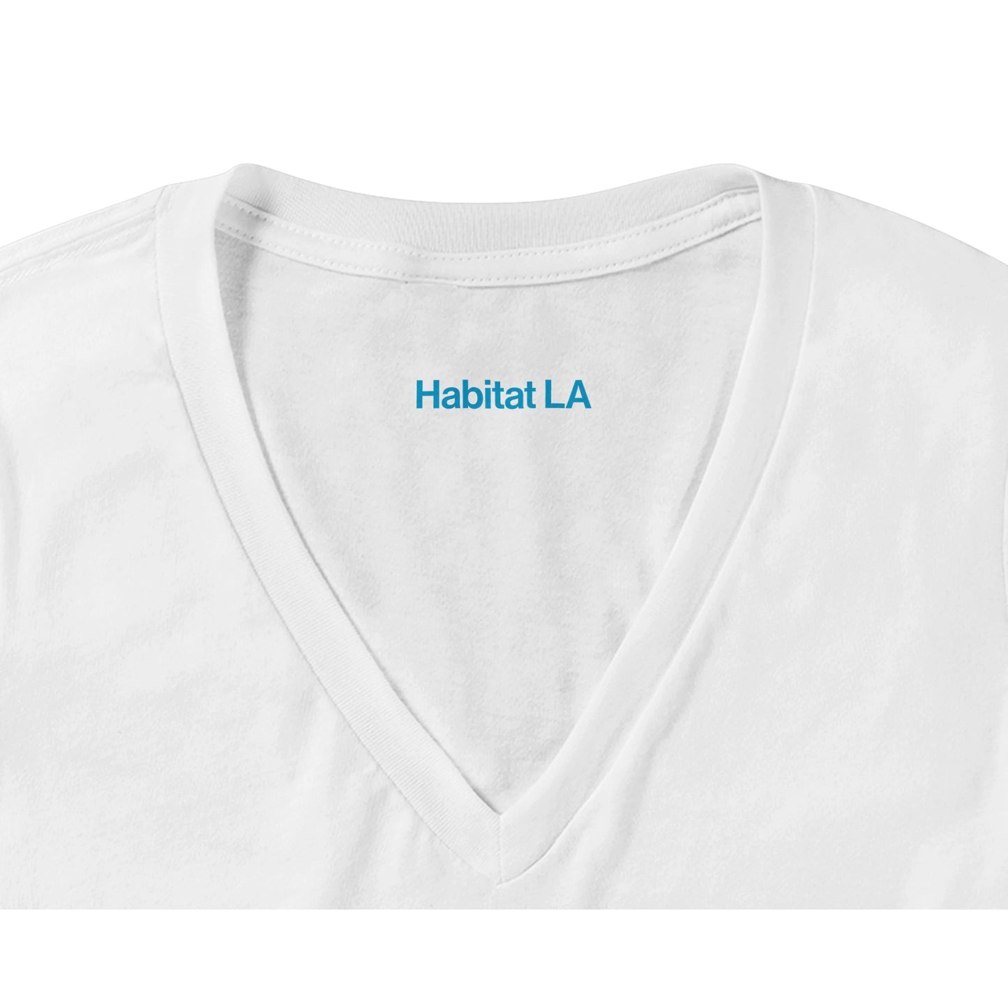 Camiseta premium con cuello en V para mujer "Home is Love" (Blanco)